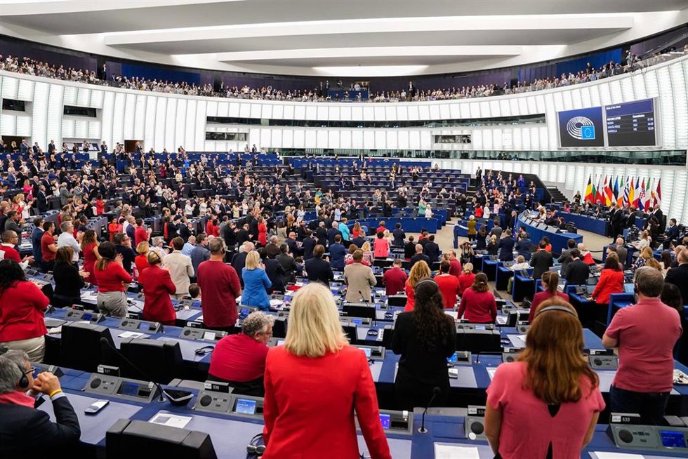 Archivo - Decenas de eurodiputados visten de rojo en solidaridad con las víctimas de la ofensiva israelí contra Gaza durante el debate sobre el Estado de la Unión en el pleno del Parlamento Europeo de septiembre de 2025.