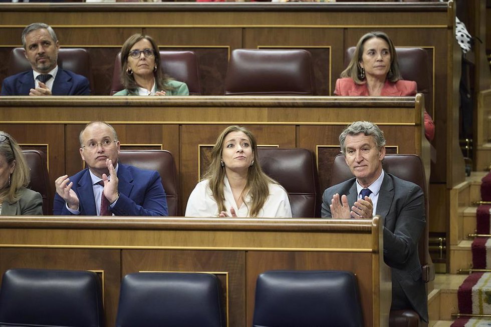 Archivo - (I-D) El secretario General del Partido Popular, Miguel Tellado; la portavoz del PP en el Congreso, Ester Muñoz; y le presidente del Partido Popular, Alberto Núñez Feijóo; durante una sesión plenaria, en el Congreso de los Diputados, a 7 de oc