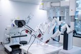 Foto: Empresas.-La Jiménez Díaz, Quirónsalud Madrid y el Rey Juan Carlos incorporan los primeros 3 robots Da Vinci 5 de España