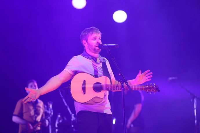 Archivo - El grupo de música Oques Grasses durante su actuación en el Palau Sant Jordi, a 28 de enero de 2023, en Barcelona