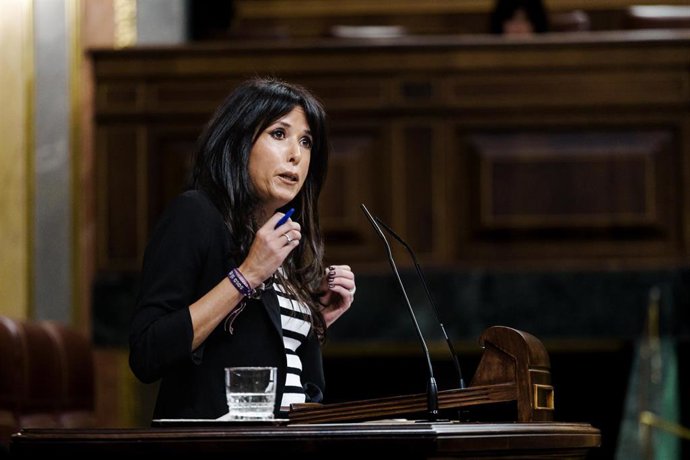 La diputada de Podemos Martina Velarde, interviene durante una sesión plenaria, en el Congreso de los Diputados, a 14 de octubre de 2025, en Madrid (España). (Foto de archivo).