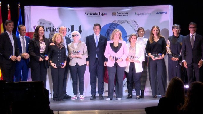 Foto de familia de los premios Mujeres Excelentes.
