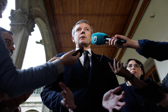 Rueda, acompañado de Lorenzana, realiza declaraciones a los medios.