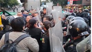 Policías replegaron a jueces jubilados que bloquearon Insurgentes Sur exigiendo indemnización pendiente desde septiembre