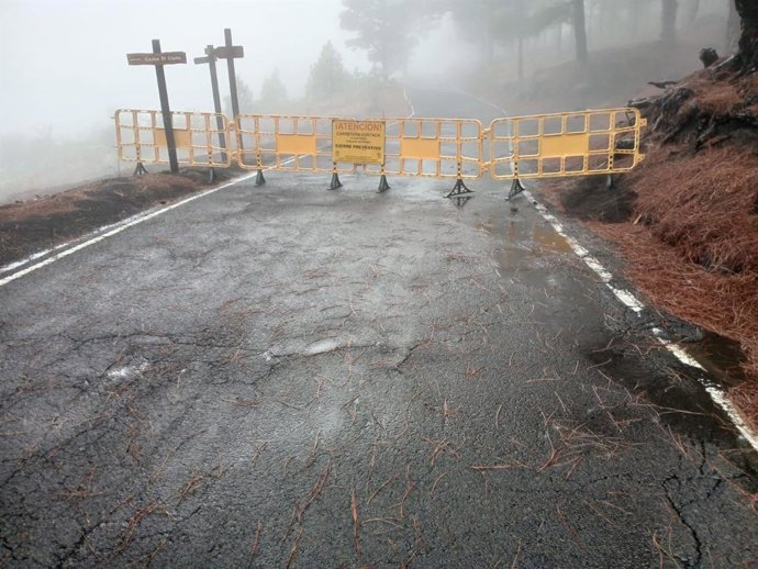 Estrada interrompida no cume de El Hierro devido à passagem da tempestade "Claudia".
