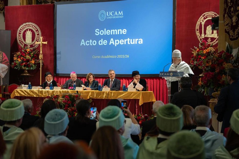 Mario Pezz ha sido investido como Doctor Honoris Causa durante la inauguración del curso en la UCAM