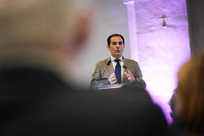 El consejero de justicia, administración Local y Función Pública de la Junta de Andalucía, José Antonio Nieto, interviene en la inauguración del I Congreso de la Abogacía.