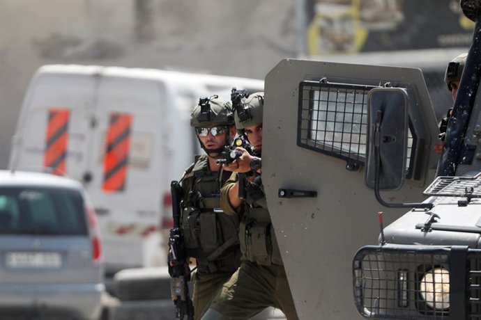 Archivo - Imagen de archivo de miembros del Ejército de Israel en Hebrón, Cisjordania