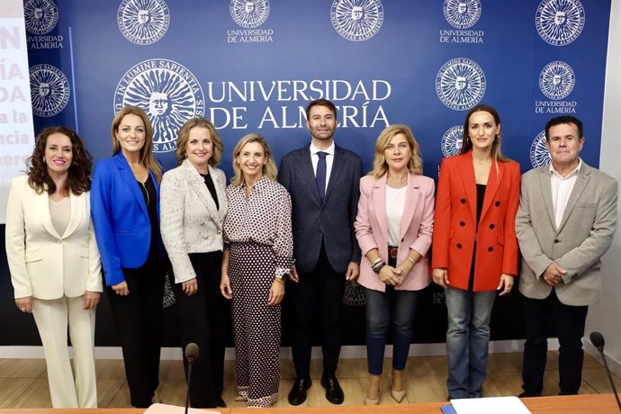 Presentación del programa 'Almería Unida contra la violencia de género'.