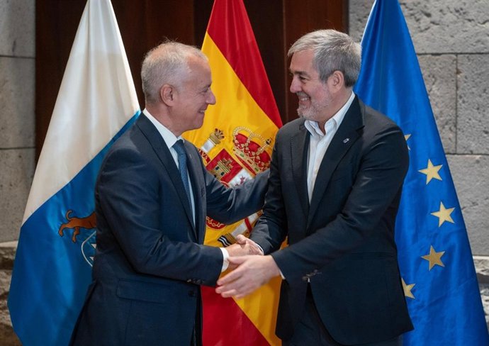 El presidente de la Fundación eAtlantic, Íñigo Urkullu, y el presidente de Canarias, Fernando Clavijo, en una reunión para abordar vías de colaboración para fortalecer el papel del archipiélago en el Atlántico medio