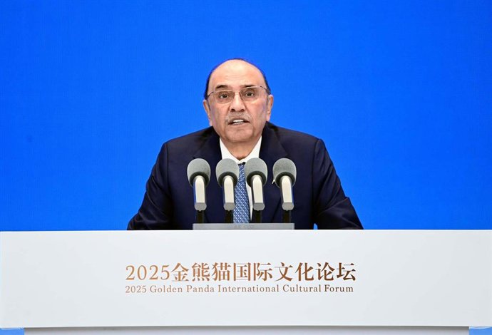 Archivo - September 13, 2025, Pakistan: CHENGDU, CHINA, SEP 13: President, Asif Ali Zardari addresses the Second Golden Panda .Awards International Culture Forum, held in Chengdu on Saturday, September 13, 2025.