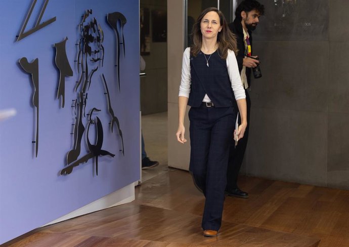 La portavoz de Podemos en el Congreso, Ione Belarra, a su llegada a una rueda de prensa en el Congreso de los Diputados