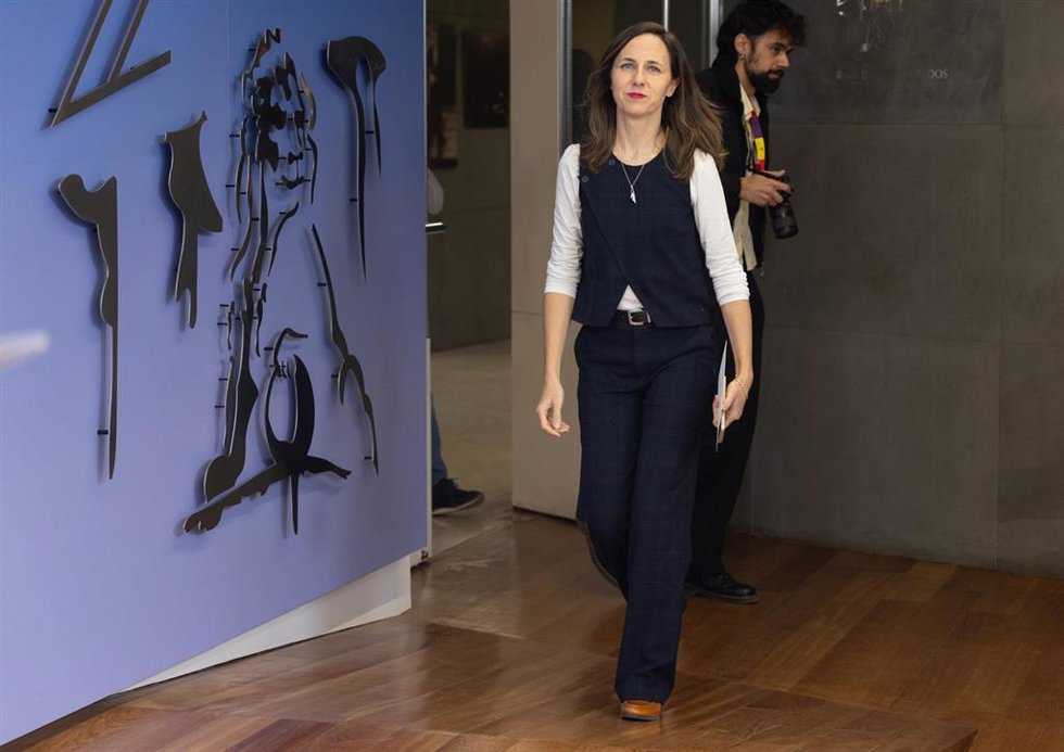 La portavoz de Podemos en el Congreso, Ione Belarra, a su llegada a una rueda de prensa en el Congreso de los Diputados