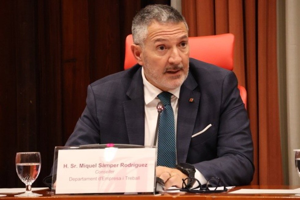 El conseller de Empresa y Trabajo de la Generalitat, Miquel Smper, durante la Comisión de Empresa y Trabajo.