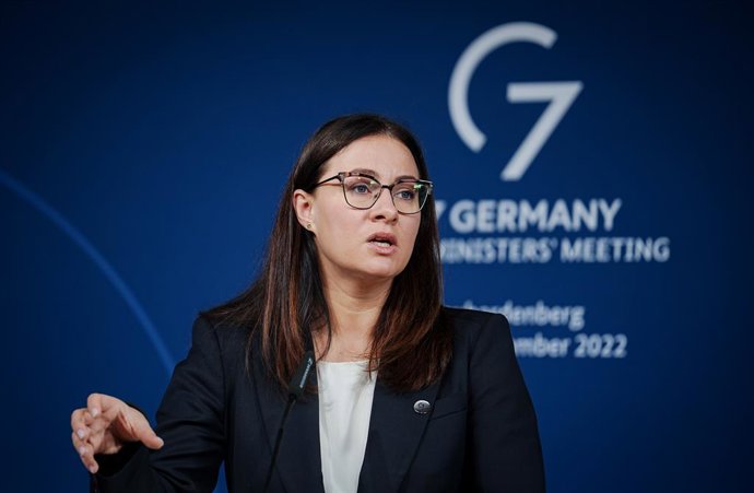 Archivo - Arquivo - 15 de setembro de 2022, Brandemburgo, Neuhardenberg: Yulia Svyrydenko, Vice-Primeira Ministra e Ministra da Economia da Ucrânia, dá uma entrevista coletiva à margem da reunião dos Ministros do Comércio do G7 no Castelo de Neuhardenberg