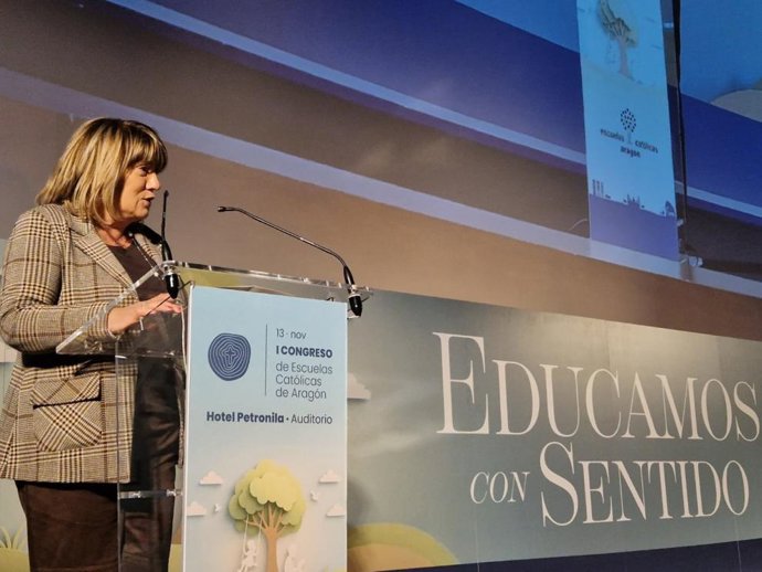 La consejera de Educación, Cultura y Deporte del Gobierno de Aragón, Tomasa HErnández, clausura el I Congreso de Escuelas Católicas de Aragón