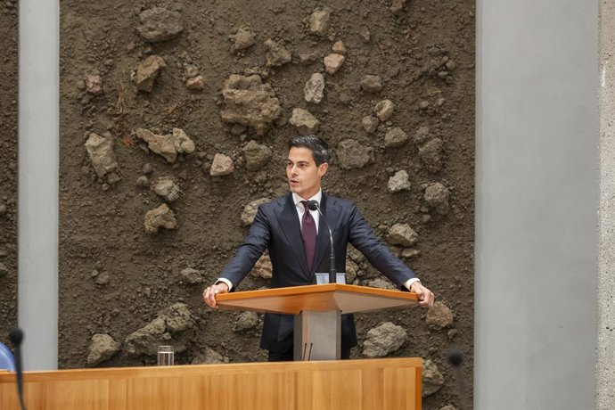 Archivo - June 4, 2025, The Hague, South Holland, Netherlands: Dutch politician and D66 party leader ROB JETTEN presents a motion to a plenary session of the Dutch House Of Representatives. On June 4, 2025, a day following the collapse of the Dutch parlia