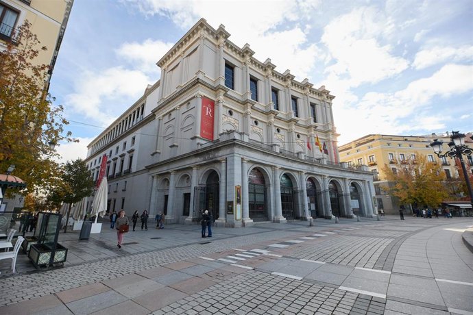 Archivo - Vista de la fachada del Teatro Real, a 10 de noviembre de 2023, en Madrid (España). El Teatro Real es un teatro de ópera de Madrid, ubicado en la Plaza de Oriente, frente al Palacio Real. Está considerado como la máxima institución de las artes 