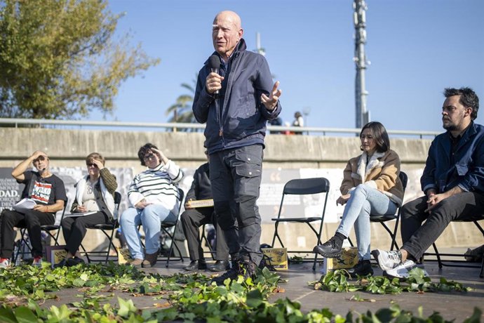 Archivo - Sebastião Salgado durante la entrega del I Premio Joan Guerrero el 30 de noviembre de 2024 en Santa Coloma de Gramenet (Barcelona)