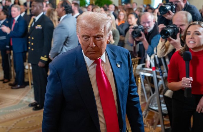 13 de novembro de 2025, Washington, Distrito de Colúmbia, Estados Unidos: O Presidente DONALD TRUMP e a Primeira Dama MELANIA TRUMP participam da Cerimônia de Assinatura de uma Ordem Executiva sobre Fomentar o Futuro das Crianças e Famílias Americanas.