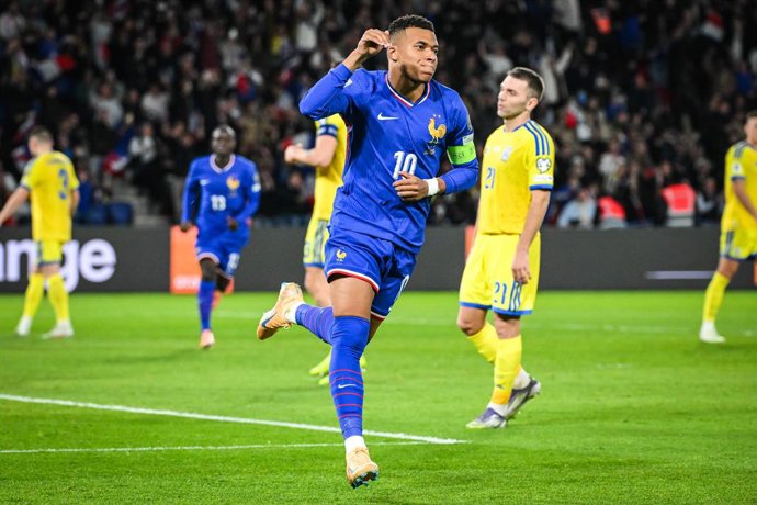 13 November 2025, France, Paris: France's Kylian Mbappe celebrates scoring his side's first goal during the FIFA World Cup Qualification Group D soccer match between France and Ukraine at Parc des Princes stadium. Photo: Matthieu Mirville/ZUMA Press Wire/