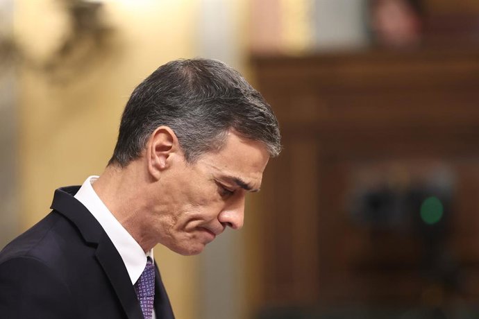 O Presidente do Governo, Pedro Sánchez, durante uma sessão de controle do Governo, no Congresso dos Deputados, em 12 de novembro de 2025, em Madri (Espanha). Sánchez veio ao Congresso para informar sobre os resultados das últimas cúpulas.