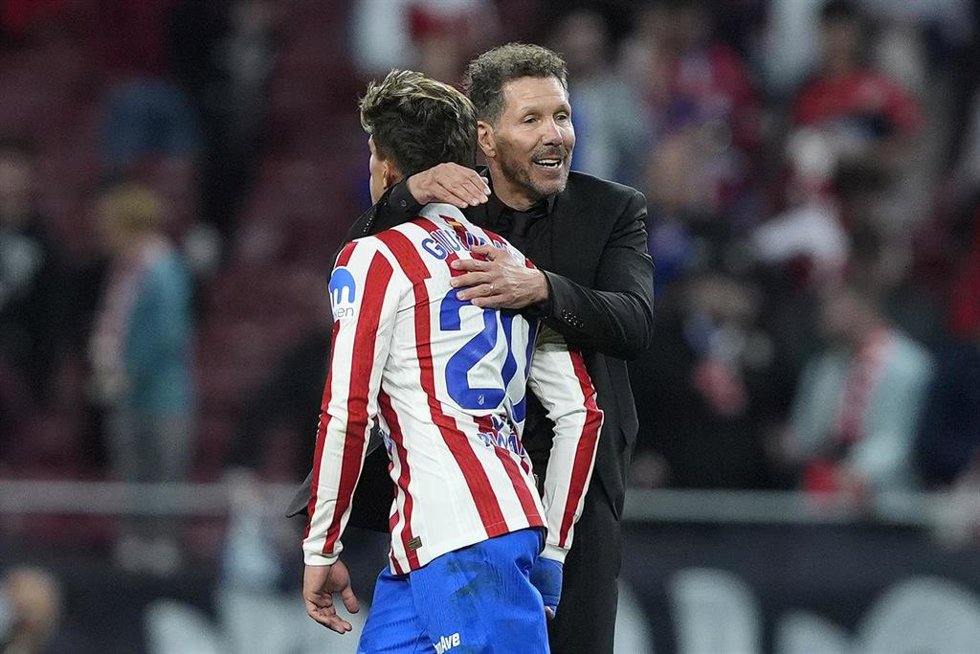 Archivo - Diego Pablo Cholo Simeone y Giuliano Simeone, Atlético de Madrid