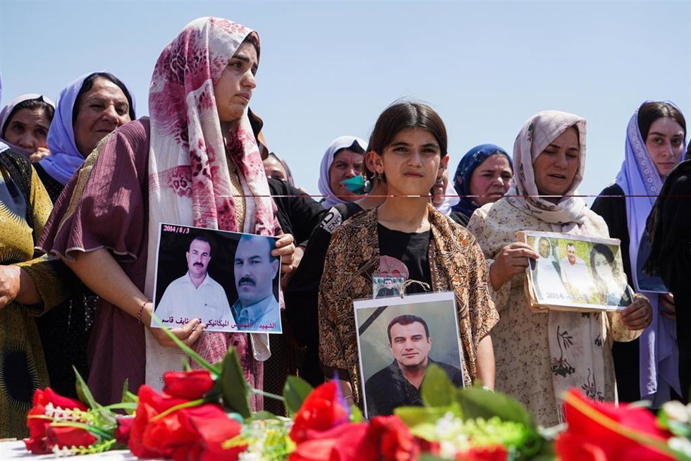 Archivo - Grupo de mujeres yazidíes realizan un acto por las víctimas del genocidio en Zajo, en el Kurdistán iraquí