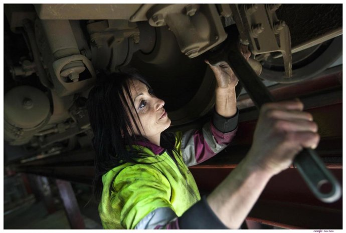 Archivo - Renfe impulsa un plan de jubilación para aumentar la presencia de mujeres y rejuvenecer la plantilla