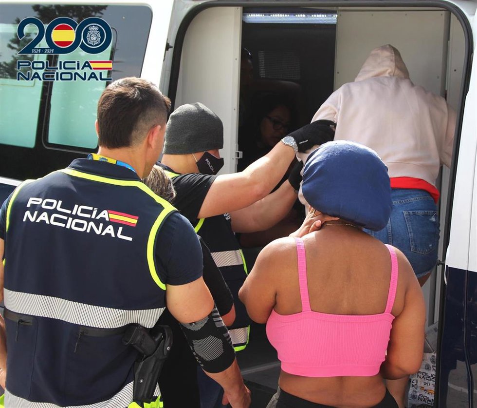 Archivo - Mujeres liberadas de una operación contra la explotación sexual en Cádiz en una imagen de archivo