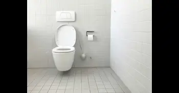 Olvídate de la escobilla de toda la vida: la alternativa de silicona que limpia mejor el WC