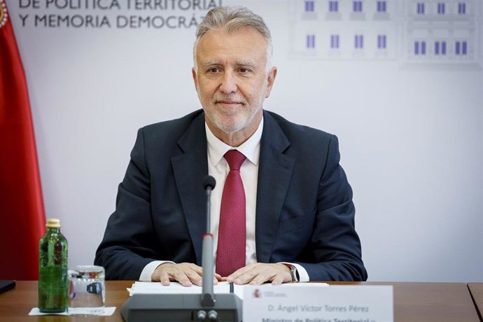 Archivo - El ministro de Política Territorial y Memoria Democrática, Ángel Víctor Torres, en la sede del Ministerio de Política Territorial, a 25 de marzo de 2025, en Madrid (España).