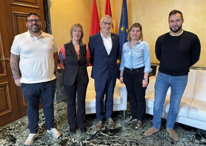 De izquierda a derecha, Josema Romeo, Eva Ciaurriz, Félix Taberna, Raquel Márquez y Francisco San José.