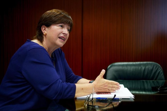 Archivo - La presidenta de la Acadèmia Valenciana de la Llengua (AVL), Verònica Cantó, durante una entrevista para Europa Press