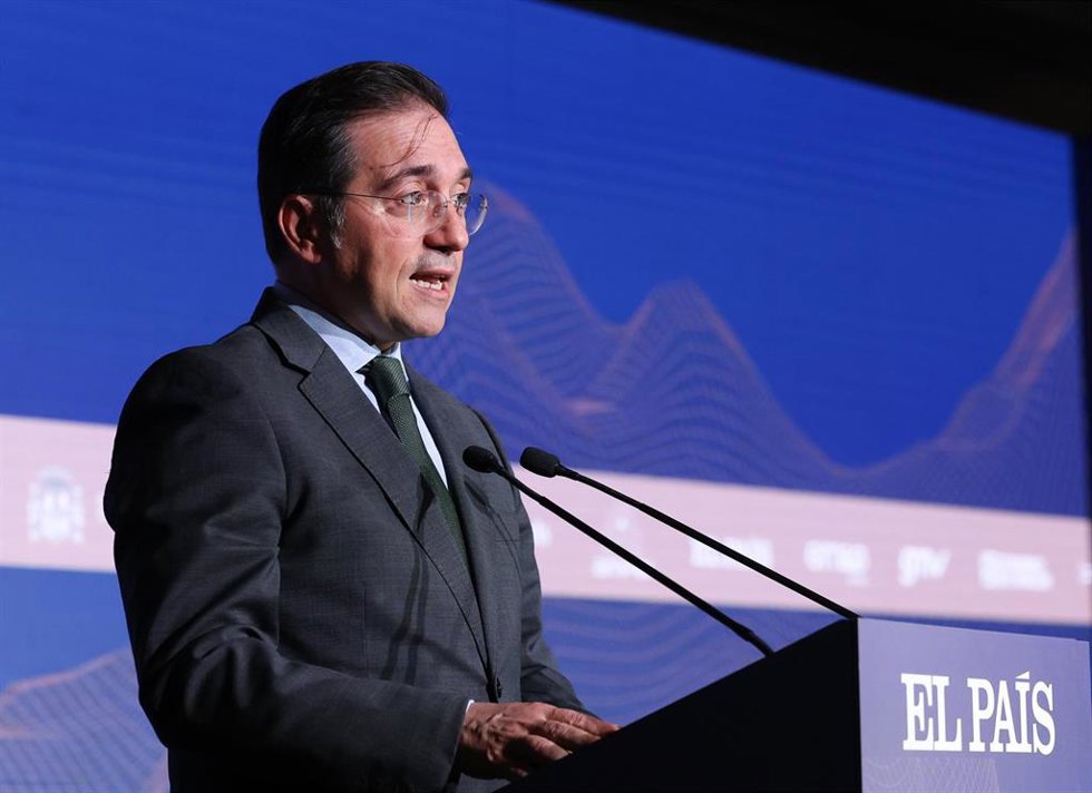 El ministro de Asuntos Exteriores, Unión Europea y Cooperación, José Manuel Albares, durante una intervención en un foro en The Palace Hotel, a 3 de noviembre de 2025, en Madrid (España). 