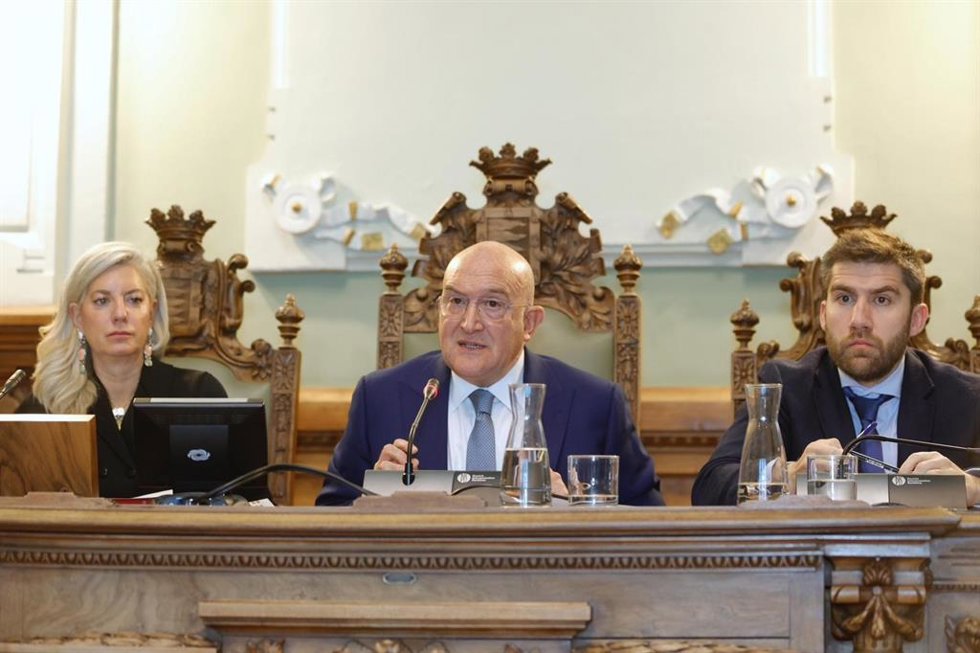 El alcalde de Valladolid, el 'popular' Jesús Julio Carnero, en el Pleno extraordinario celebrado este viernes.