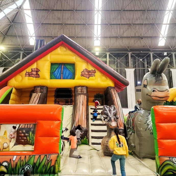 Hinchable con forma de granja en la edición de 2024