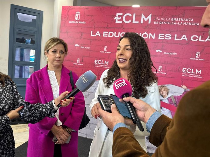 La portavoz de Educación del grupo socialista en las Cortes regionales, Paloma Jiménez.