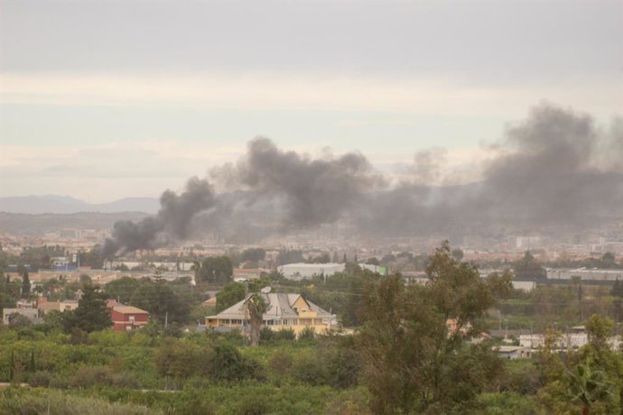 Incendio de una casa en construcción en Beniaján (Murcia)