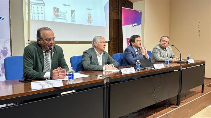 La Federación de Municipios y Provincias de Castilla-La Mancha y el Colegio de Secretarios, Interventores y Tesoreros de Administración Local de Ciudad Real (Cosital) se reúne en Ciudad Real.