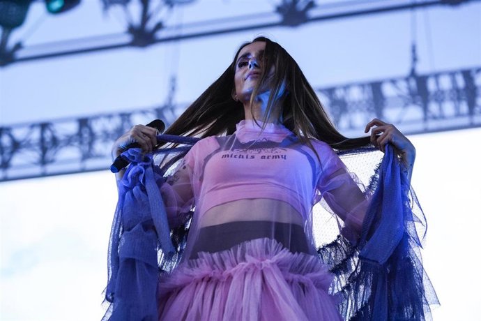 Archivo - La artista, Zahara durante el concierto en el Icónica Santalucía Fest