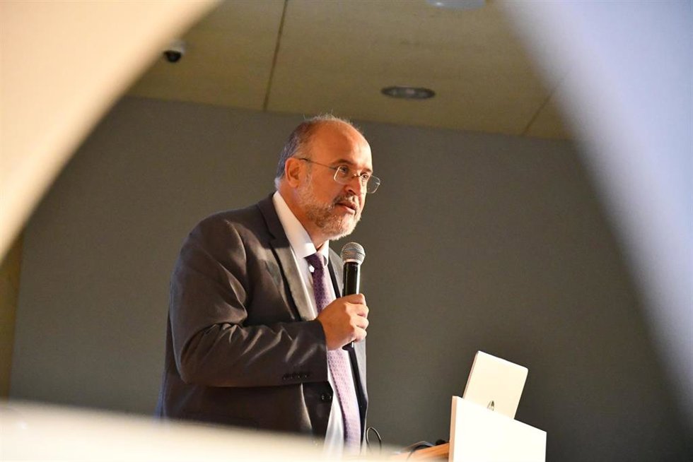 El vicepresidente primero del Gobierno regional, José Luis Martínez Guijarro, ha asistido, en el Museo Paleontológico de Cuenca, al III Congreso de Castilla-La Mancha de personas con cáncer y familiares.