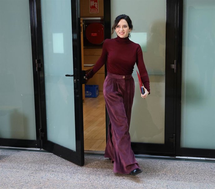 La presidenta de la Comunidad de Madrid, Isabel Díaz Ayuso, durante un pleno en la Asamblea de Madrid, a 13 de noviembre de 2025, en Madrid (España). 