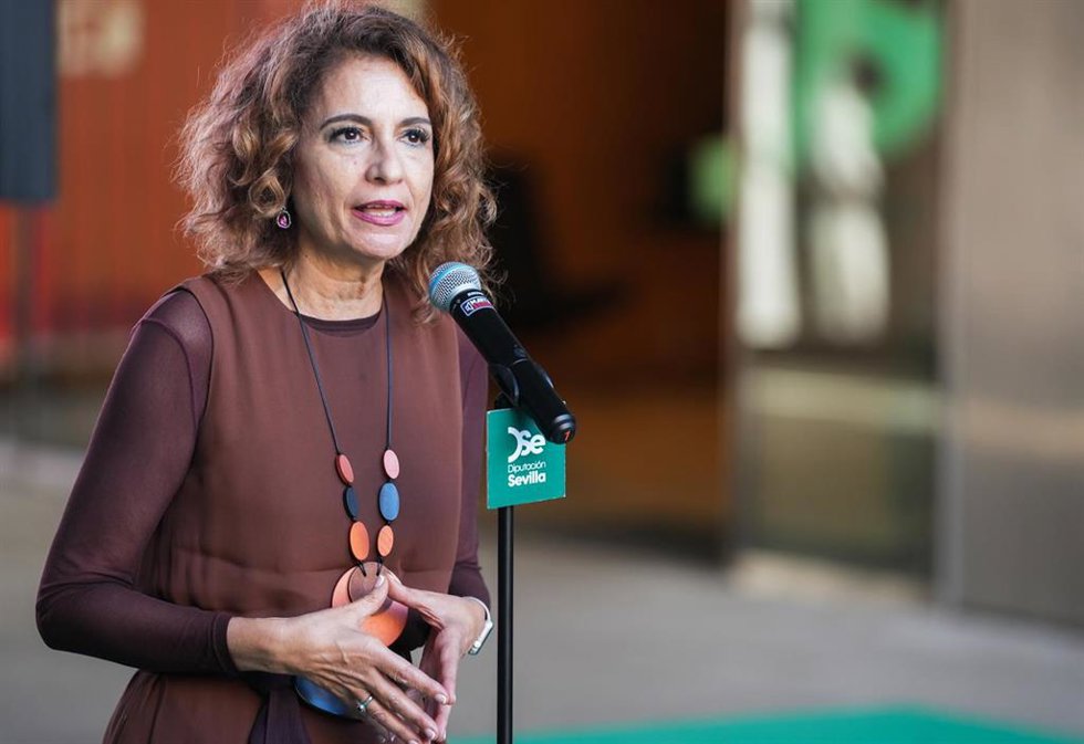la vicepresidenta del Gobierno, María Jesús Montero, interviene en el acto de inauguración de la 19 Feria Provincial de Mujeres Empresarias (Fepme)que se celebra del 14 al 16 de noviembre en Sevilla. A 14 de noviembre de 2025, en Sevilla (Andalucía, Esp