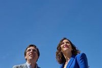 Almeida dice que Ayuso pone a Vox "ante el espejo de sus contradicciones" y defiende una inmigración legal