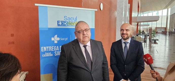 El consejero de Sanidad, Alejandro Vázquez Ramos, atiende a los medios antes de participar en la clausura de las I Jornadas de Reconocimiento Sacyl Excelente en el Centro Cultural Miguel Delibes de Valladolid