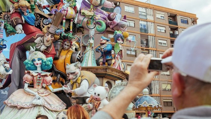 El Ayuntamiento destina casi 3 millones de euros para subvencionar los monumentos falleros de 2026