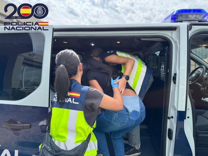 Detenció d'una ciutadana estrangera multireincident