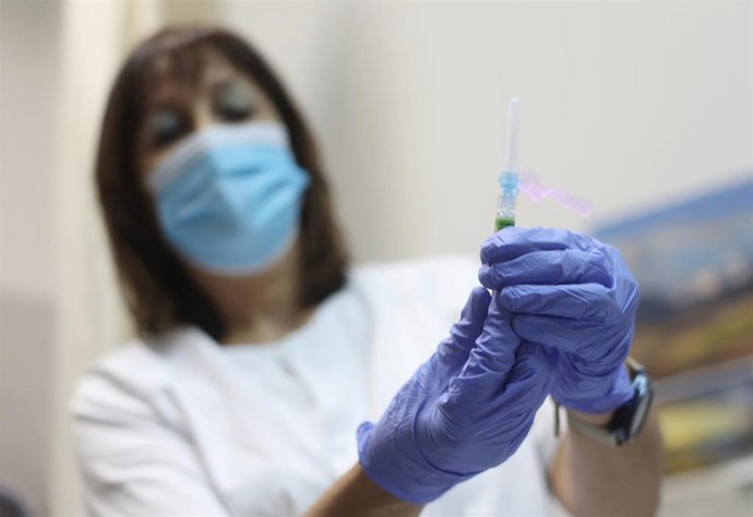 Archivo - Imagen de archivo de vacunas contra la gripe