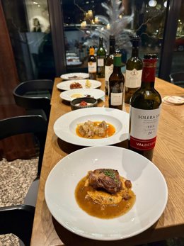 Cena maridada con gastronomía y vinos de la provincia de Cádiz en unas jornadas en Helsinki.